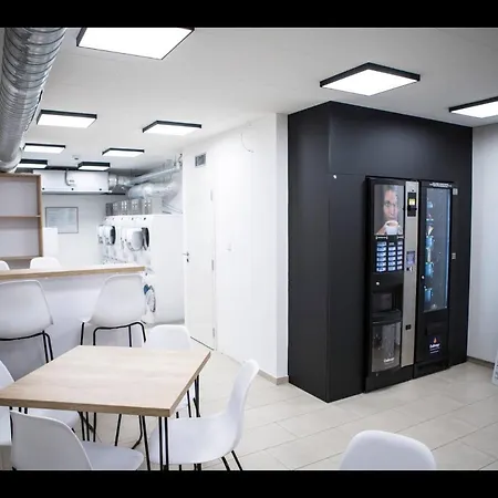 Elegant, Bright Spacious In Center *