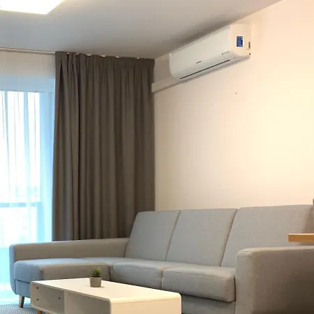 Elegant, Bright Spacious In Center Apartament