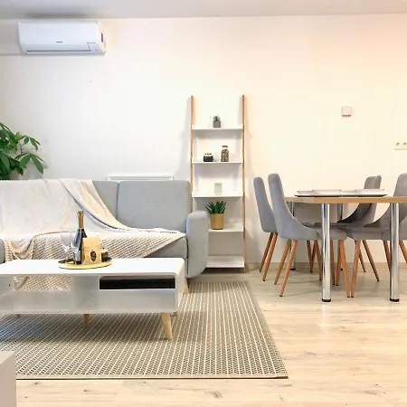 Elegant, Bright Spacious In Center *