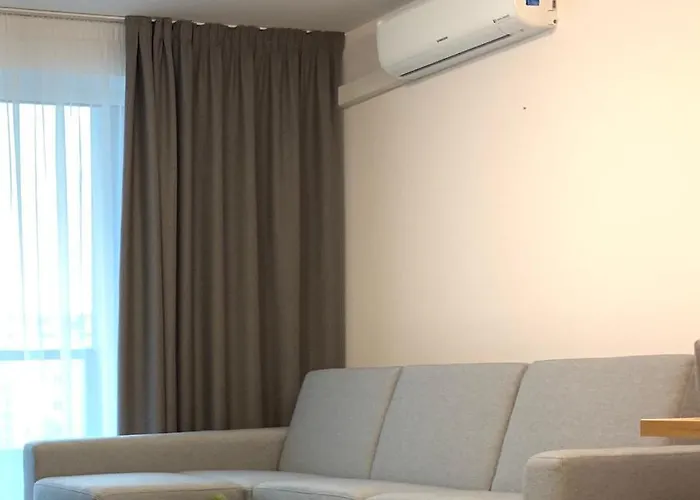 Elegant, Bright Spacious In Center Апартаменти