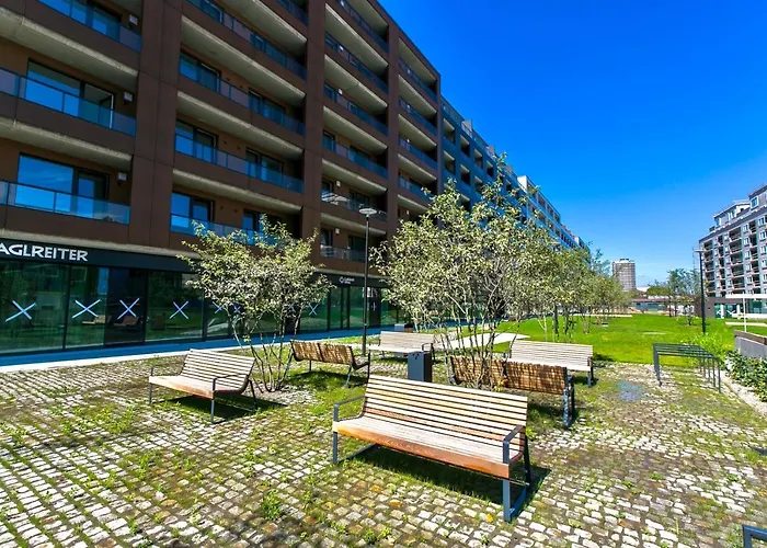 Elegant, Bright Spacious In Center Pressburg