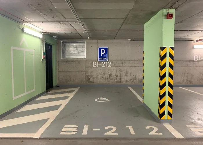 Apartment Elegant, Bright Spacious In Center *