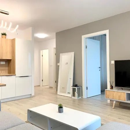 Elegant, Bright Spacious In Center Братислава