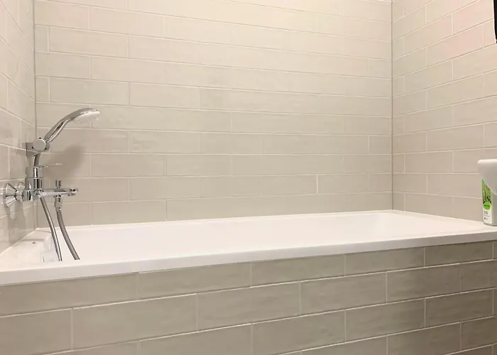 Elegant, Bright Spacious In Center