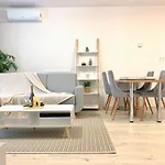 Elegant, Bright Spacious In Center *