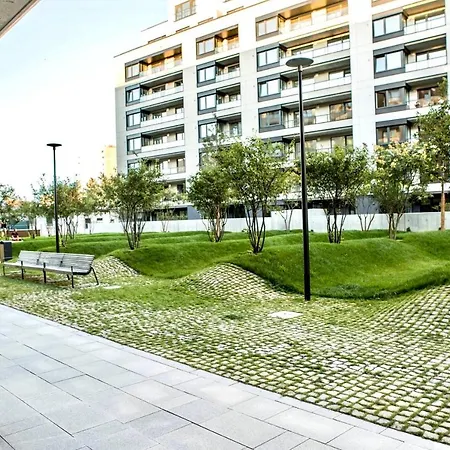 Elegant, Bright Spacious In Center Διαμέρισμα