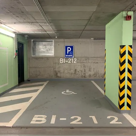 Διαμέρισμα Elegant, Bright Spacious In Center *